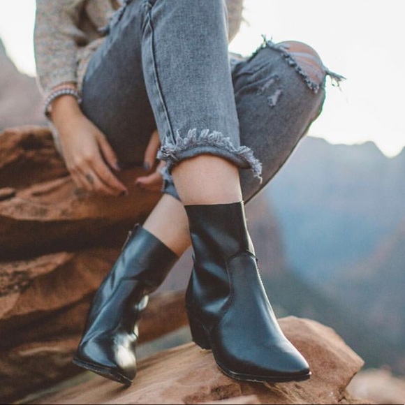 NIB Black Genuine Leather Mid-Calf Chelsea Boots - Picture 2 of 4
